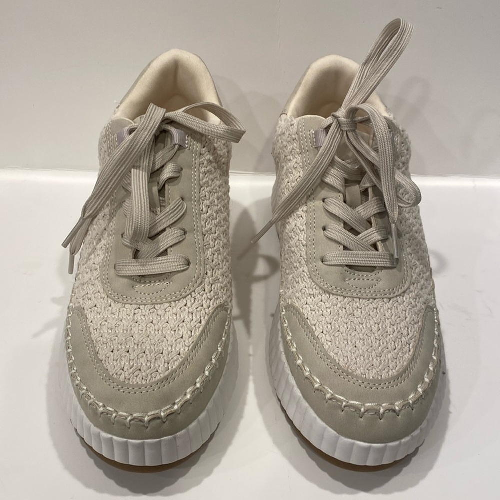 BRAND NEW WO TAGS Dolce Vita Cream and white Dolen casual sneaker